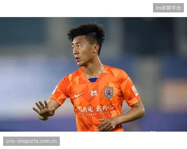 卡卡切即将迎来国家队第35场里程碑，其左路往返能力是球队攻防转换关键一环。